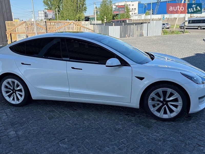 Седан Tesla Model 3 2021 в Києві