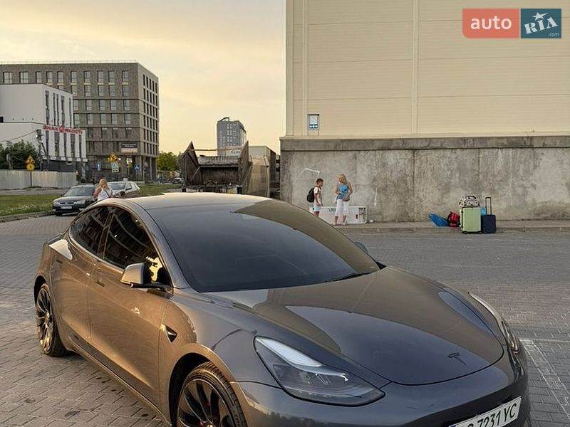 Tesla Model 3 2023