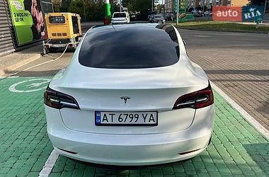 Седан Tesla Model 3 2022 в Києві