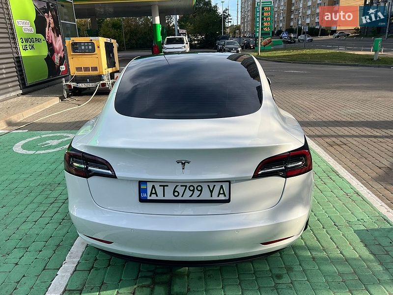 Седан Tesla Model 3 2022 в Києві