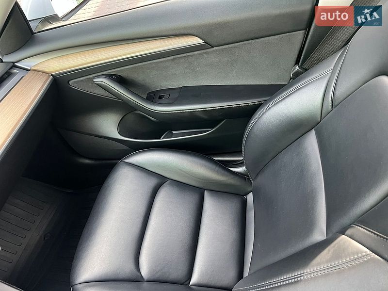 Седан Tesla Model 3 2022 в Києві