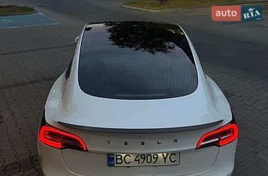 Седан Tesla Model 3 2019 в Львове