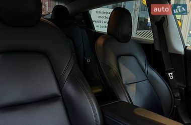 Седан Tesla Model 3 2019 в Львове