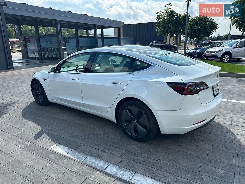 Седан Tesla Model 3 2019 в Луцке