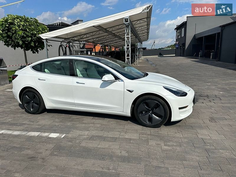 Седан Tesla Model 3 2019 в Луцке
