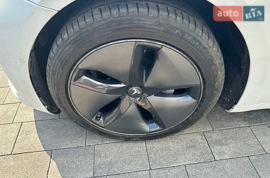 Седан Tesla Model 3 2019 в Луцке