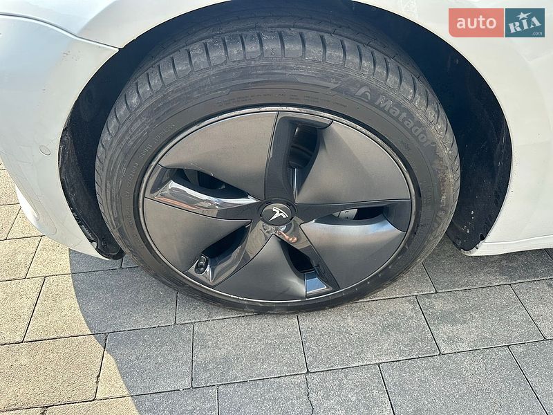 Седан Tesla Model 3 2019 в Луцке