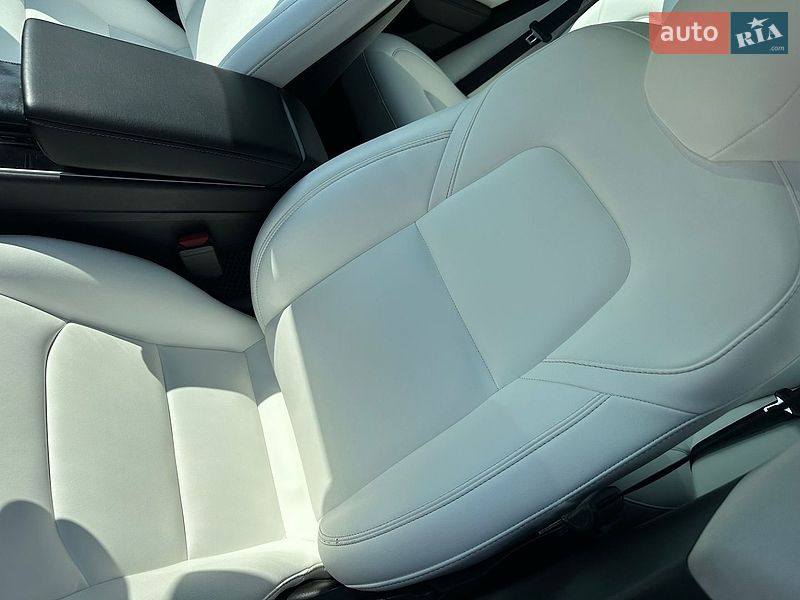 Седан Tesla Model 3 2019 в Луцке