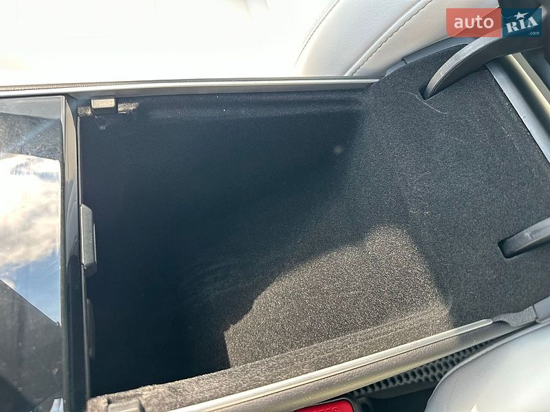 Седан Tesla Model 3 2019 в Луцке