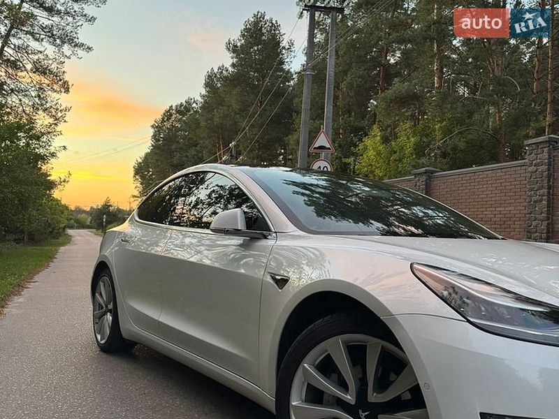Седан Tesla Model 3 2018 в Калиновке