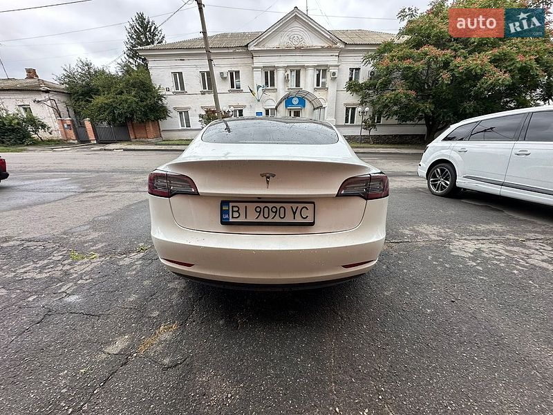 Седан Tesla Model 3 2022 в Полтаве