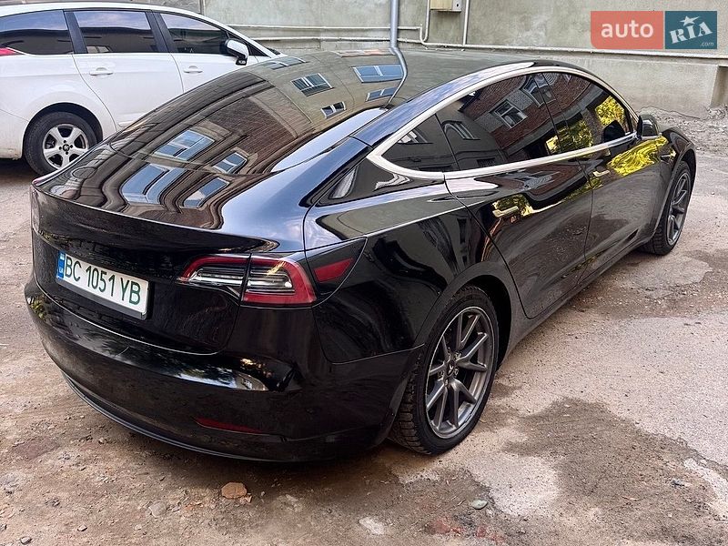 Седан Tesla Model 3 2019 в Дрогобыче
