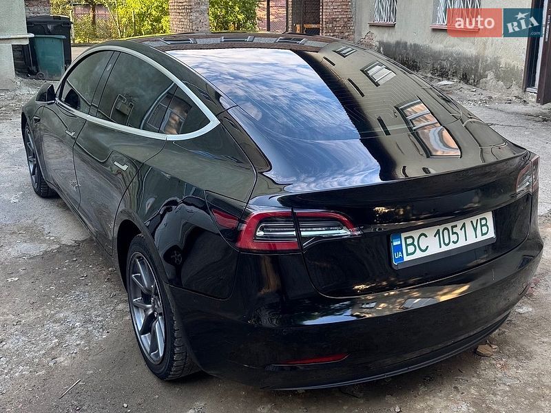 Седан Tesla Model 3 2019 в Дрогобыче