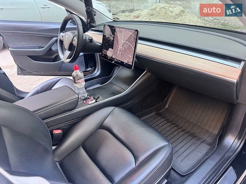 Седан Tesla Model 3 2019 в Дрогобыче