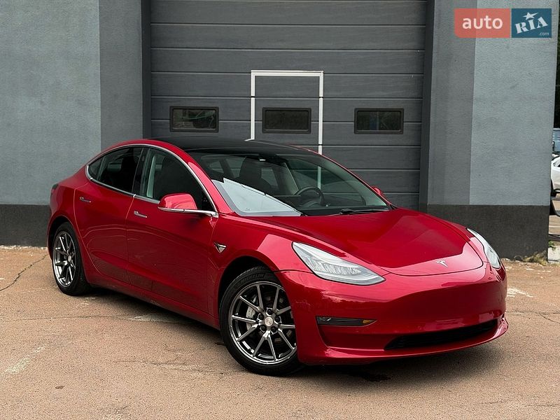 Седан Tesla Model 3 2019 в Киеве