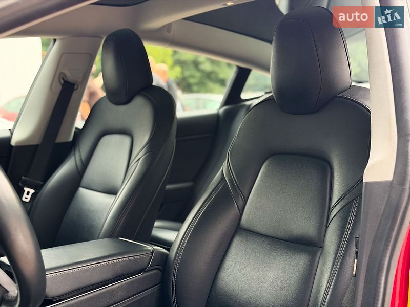 Седан Tesla Model 3 2019 в Києві