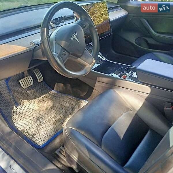 Седан Tesla Model 3 2019 в Львове