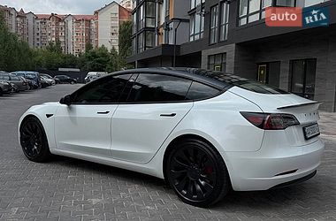 Седан Tesla Model 3 2021 в Киеве