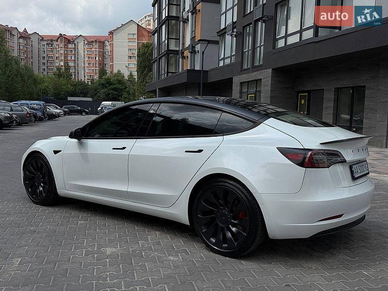 Седан Tesla Model 3 2021 в Киеве