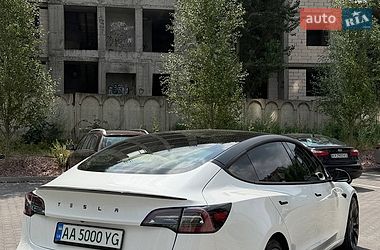 Седан Tesla Model 3 2021 в Киеве