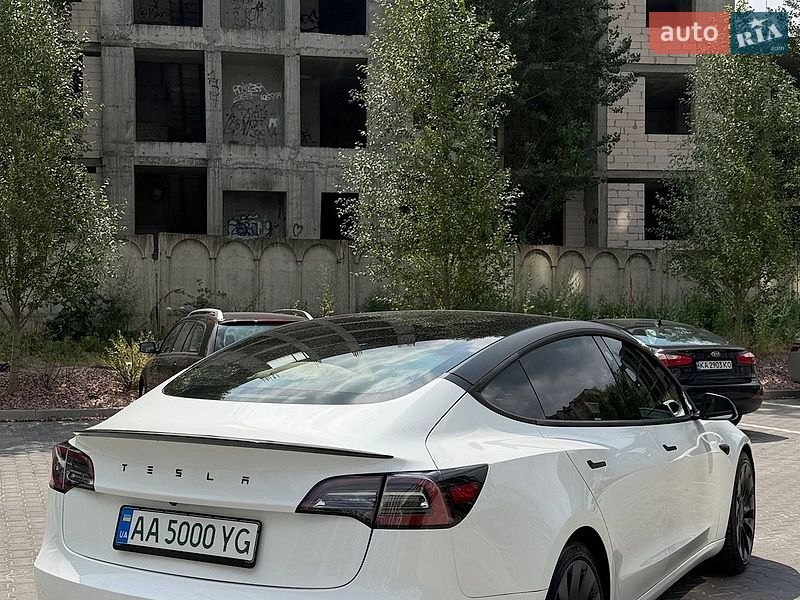 Седан Tesla Model 3 2021 в Киеве