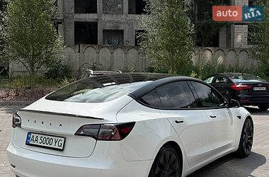 Седан Tesla Model 3 2021 в Киеве