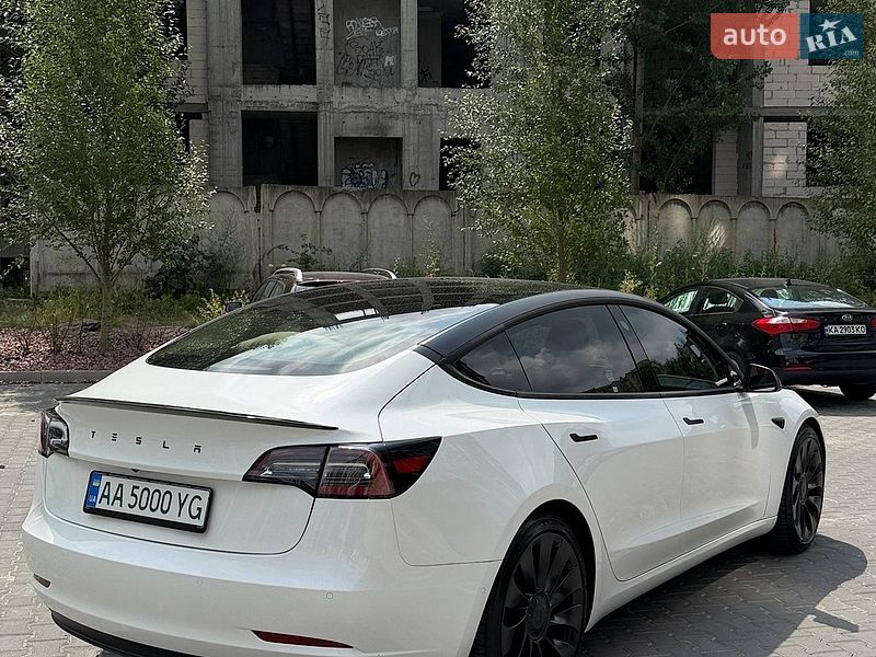 Седан Tesla Model 3 2021 в Киеве