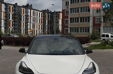 Седан Tesla Model 3 2021 в Киеве