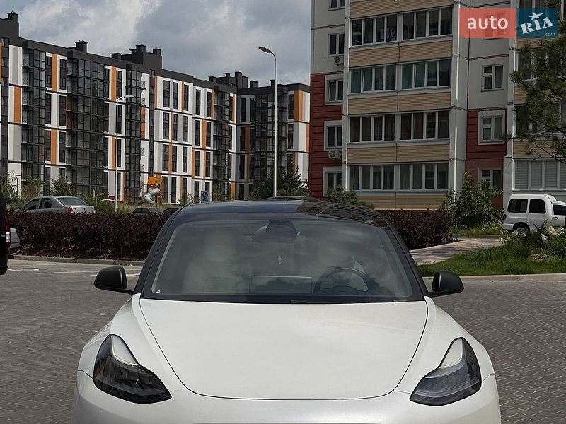 Седан Tesla Model 3 2021 в Киеве