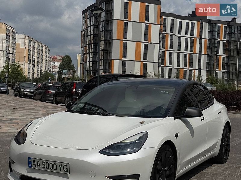 Седан Tesla Model 3 2021 в Киеве
