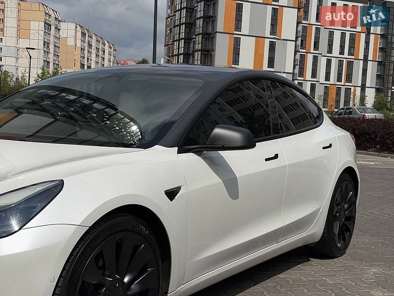 Седан Tesla Model 3 2021 в Киеве