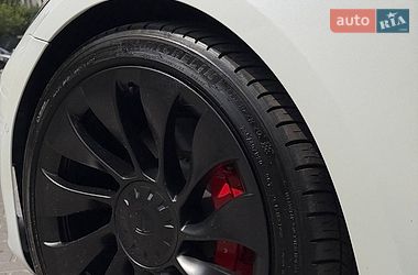 Седан Tesla Model 3 2021 в Киеве