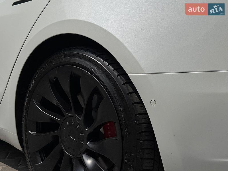 Седан Tesla Model 3 2021 в Киеве