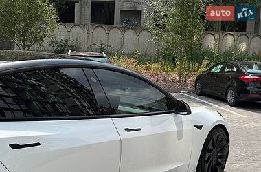 Седан Tesla Model 3 2021 в Киеве