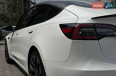Седан Tesla Model 3 2021 в Киеве