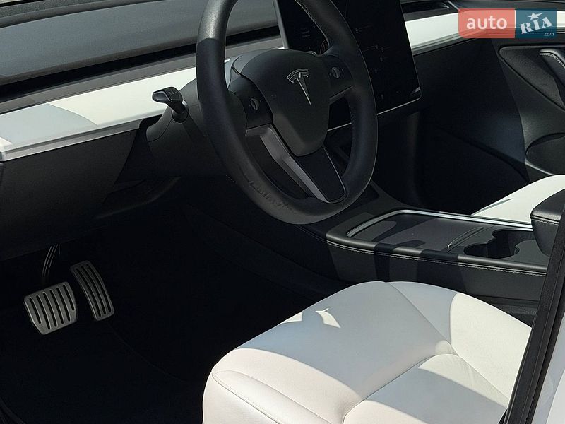 Седан Tesla Model 3 2021 в Киеве