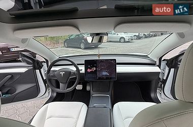 Седан Tesla Model 3 2021 в Киеве