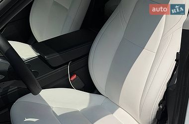 Седан Tesla Model 3 2021 в Киеве