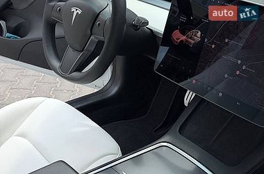 Седан Tesla Model 3 2021 в Киеве