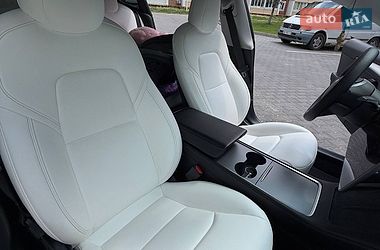 Седан Tesla Model 3 2021 в Киеве