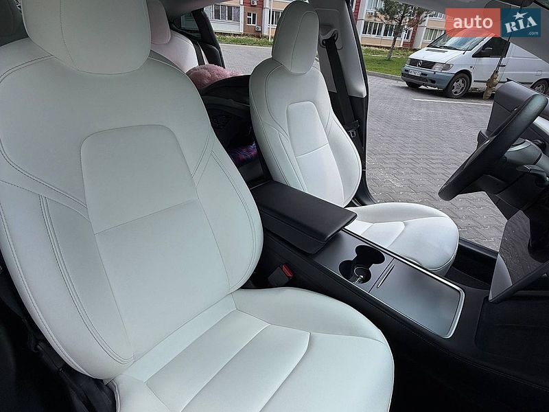 Седан Tesla Model 3 2021 в Киеве