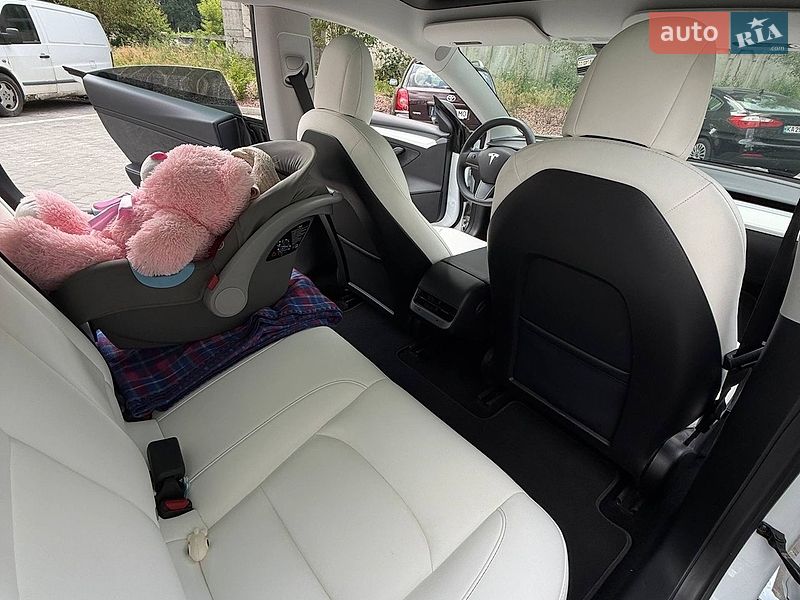 Седан Tesla Model 3 2021 в Киеве