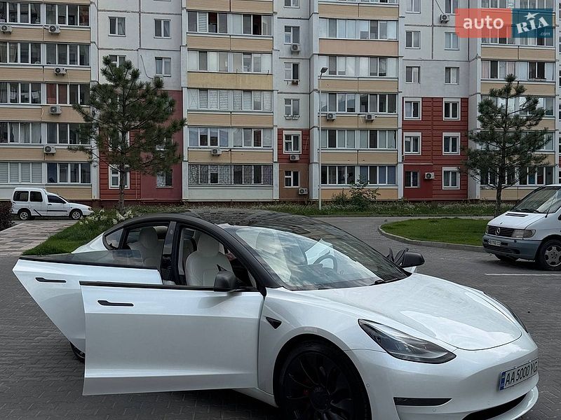 Седан Tesla Model 3 2021 в Киеве