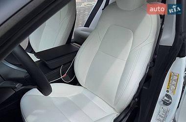 Седан Tesla Model 3 2021 в Киеве