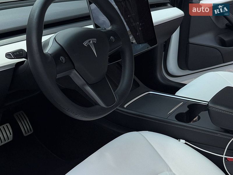 Седан Tesla Model 3 2021 в Киеве