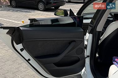 Седан Tesla Model 3 2021 в Киеве