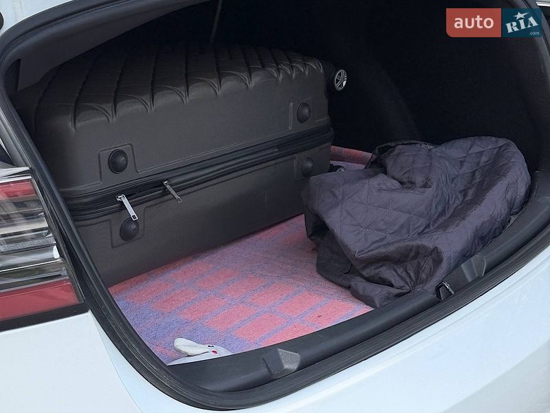 Седан Tesla Model 3 2021 в Киеве