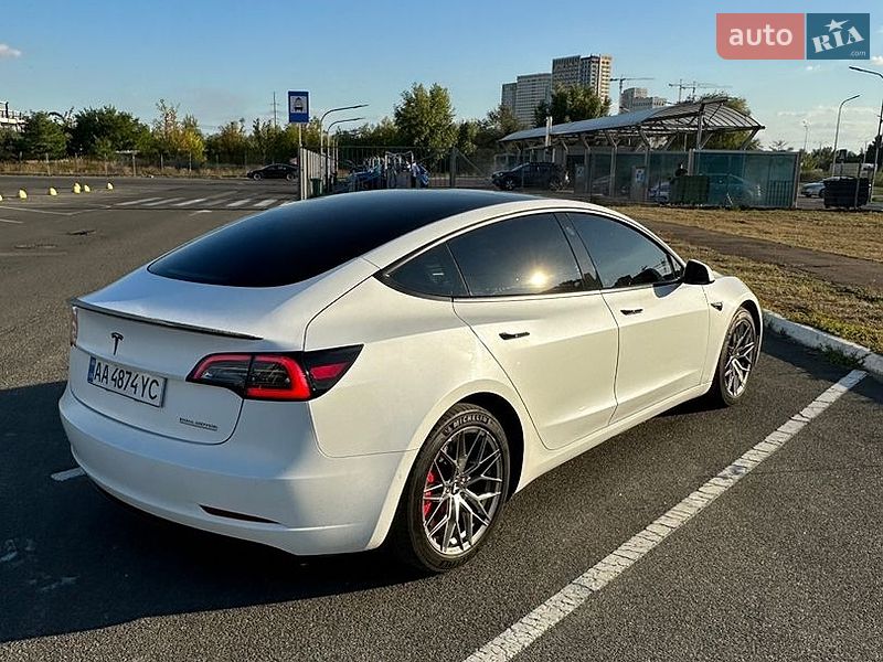 Седан Tesla Model 3 2022 в Києві