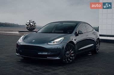 tesla model-3 2023 в Кременчук від професійного продавця Igor