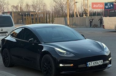 Седан Tesla Model 3 2022 в Івано-Франківську